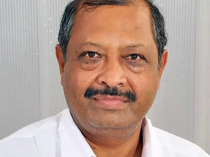 `சாதியை வைத்து அரசியல் செய்கிறேனா?' - தங்கமணிக்கு எதிராகக் கொதிக்கும் நாமக்கல் எம்.பி