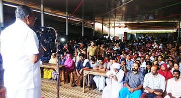 முகாமில் பினராயி விஜயன்