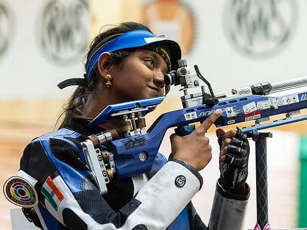 ஒரே ஆண்டில் இரண்டாவது தங்கப்பதக்கம்!- சீனாவில் ஜொலித்த இளவேனில்