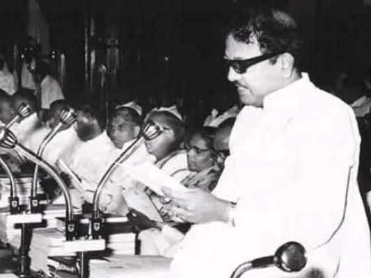 சட்டமன்றத்தில் 16-வது படம்; எதிர்ப்புகள் இல்லை; ஆனால்..! - கருணாநிதி படத் திறப்பு விழா ஒரு பார்வை
