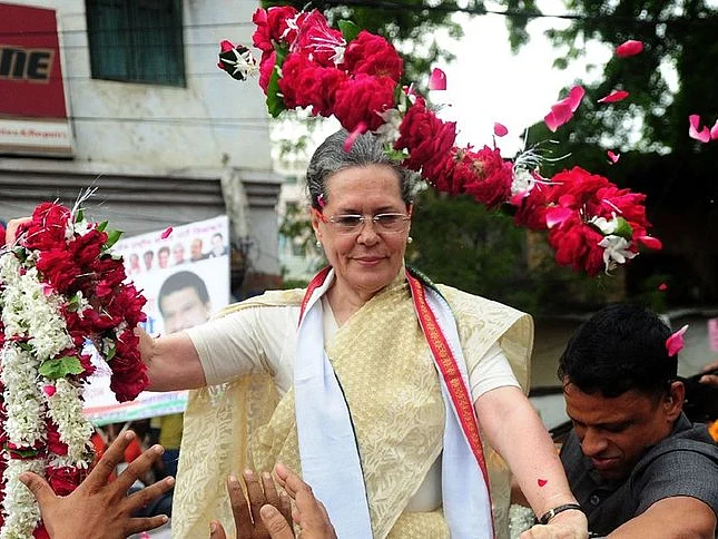 `காங்கிரஸ் தலைவர் தேர்வில் தொடரும் சிக்கல்!’ - சோனியா காந்தி மீண்டும் வந்த பின்னணி