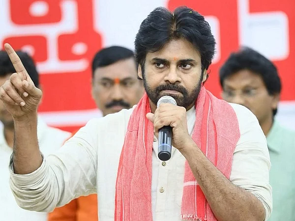 `ஜெகனின் நோக்கமே வேற; இவரின் செயலால் 20,000 பேர் வேலை இழந்துட்டாங்க!'- பவன் கல்யாண்