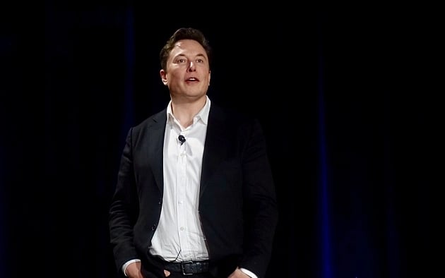 `ஊரடங்கை மீறி டெஸ்லா நிறுவனத்தைத் திறந்த எலான் மஸ்க்!’- ஆதரவளித்த ட்ரம்ப்