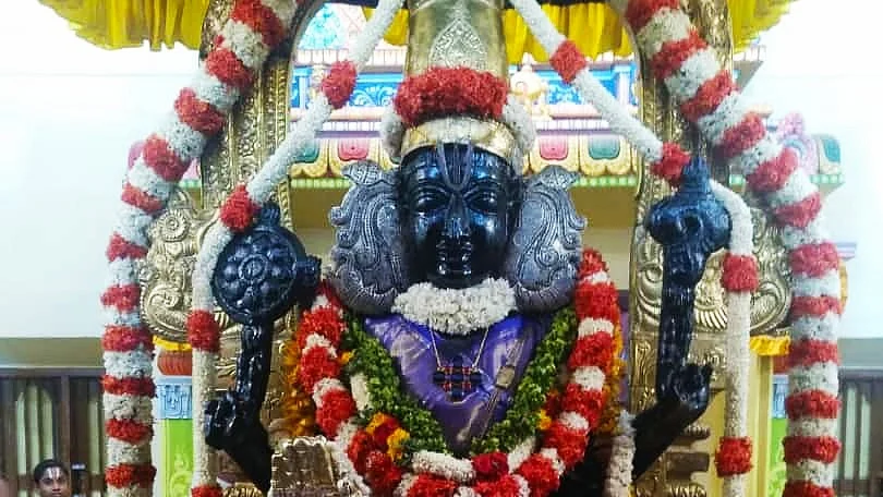 நின்ற கோலத்தில் அத்திவரதர்