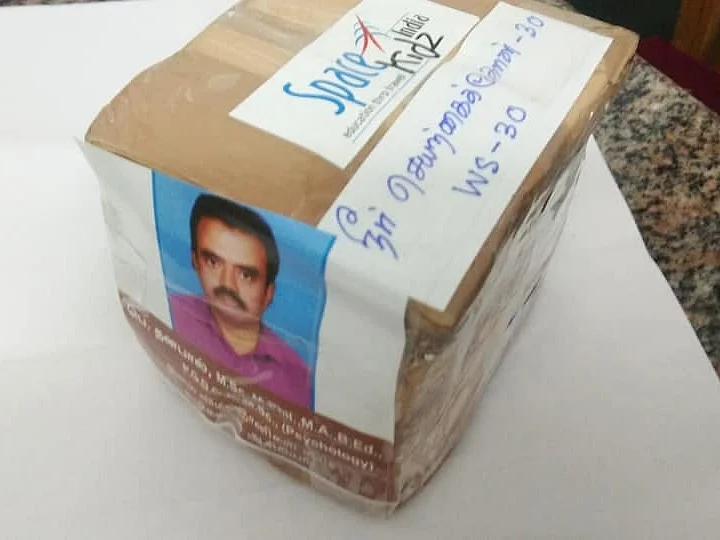 30 கிராம் எடையில் செயற்கைகோள்! - அரசுப்பள்ளி மாணவர்களைப் பாராட்டிய மயில்சாமி அண்ணாதுரை