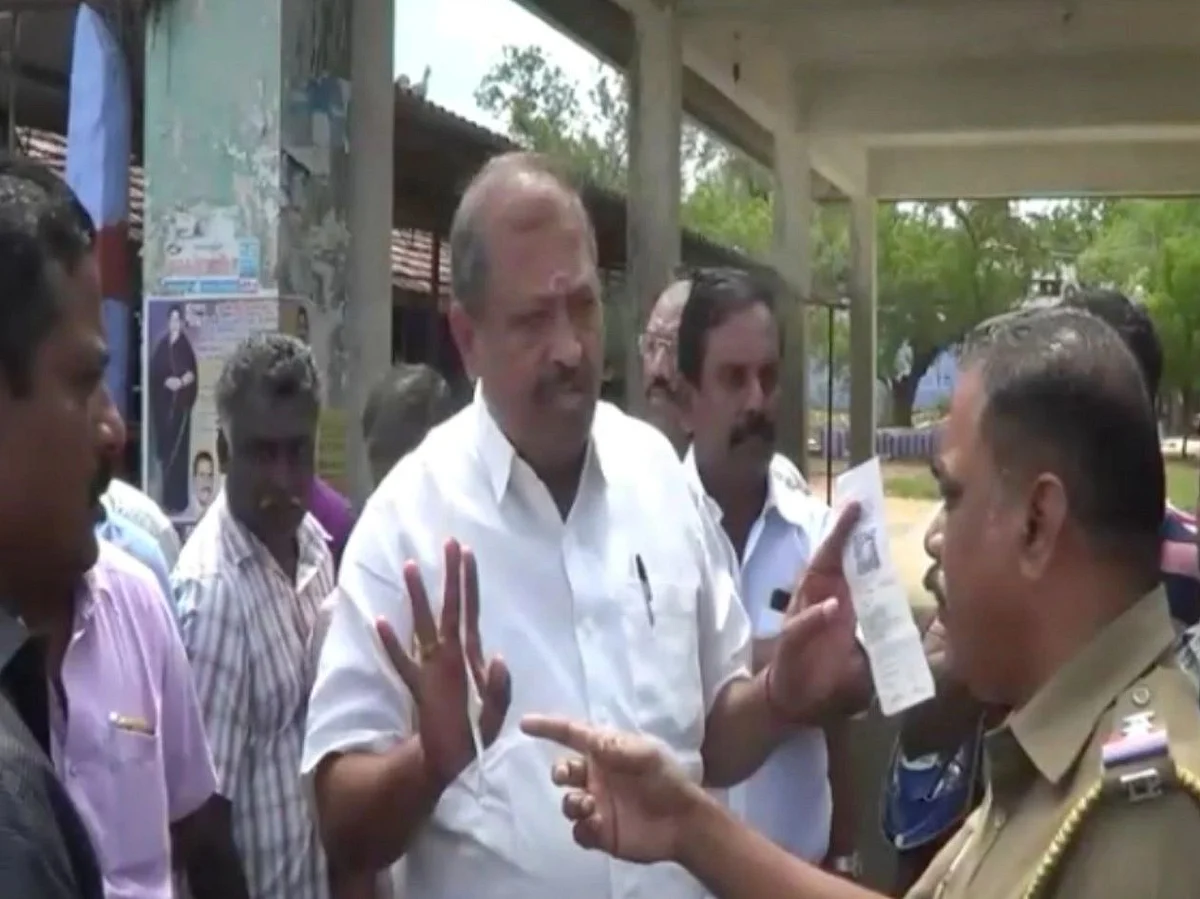 `போலி பெர்மிட், மணல் கடத்தல்!'- மக்களுடன் சேர்ந்து அதிரடி காட்டிய நாமக்கல் எம்.பி