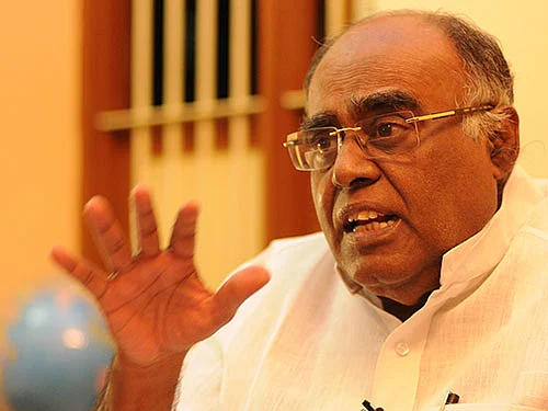 ``லக்ஸ் நடிகை, பணம் முக்கியம், அறிவு தேவையில்லை!’’ - தி.மு.க-விலிருந்து விலகிய பழ.கருப்பையா