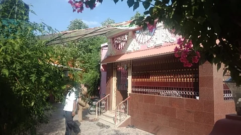 தி.மு.க. நிர்வாகியின் வீடு