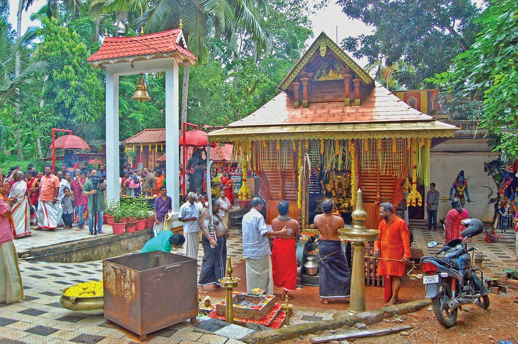 பெளர்ணமி காவு