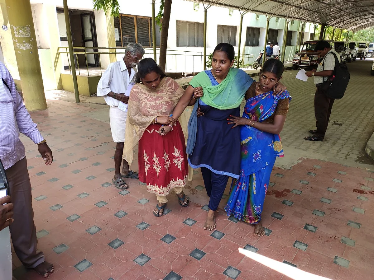 `மறுபடியும் கபடி விளையாடணும் சார்!' - ஈரோடு கலெக்டரிடம் கலங்கிய கோமாவிலிருந்து மீண்ட இளம்பெண்