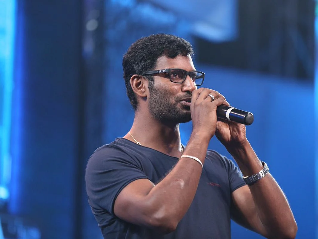 வருமான வரித்துறை வழக்கில் விஷாலுக்கு சென்னை நீதிமன்றம் பிடிவாரன்ட்!