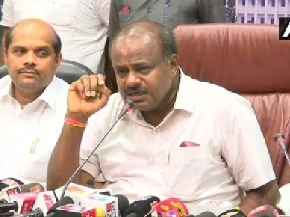 `என் மனதுக்குள் ஒரு வலி இருந்துகொண்டேயிருக்கிறது!’ - குமாரசாமி உருக்கம்