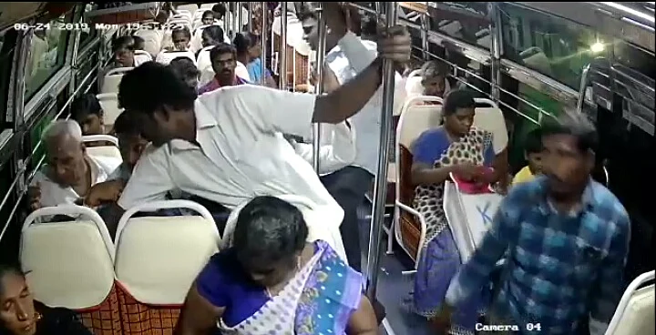 ஓடும் பேருந்தில் கொள்ளை