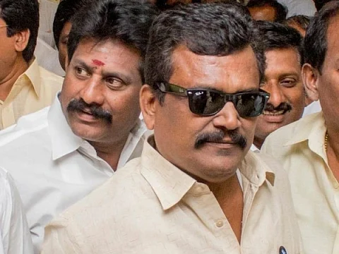 `ஃபியூஸ்போன பல்பு தினகரன்; பெருந்தன்மை ஸ்டாலின்!' - புதிய பதவியால் உற்சாகத் தங்க தமிழ்ச்செல்வன்