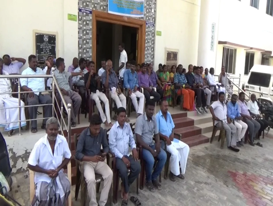 ஊராட்சி செயலர்கள்