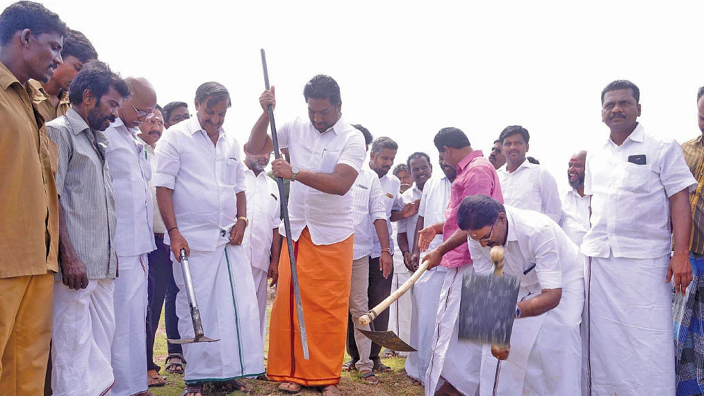 களப்பணியில் ஜெயபிரதீப்
