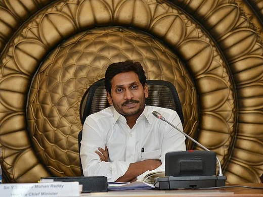 `அரசு செலவில் குடும்பத்தோடு வெளிநாட்டுப் பயணம்!' - 62வது நாளில் சர்ச்சையில் சிக்கிய ஜெகன்