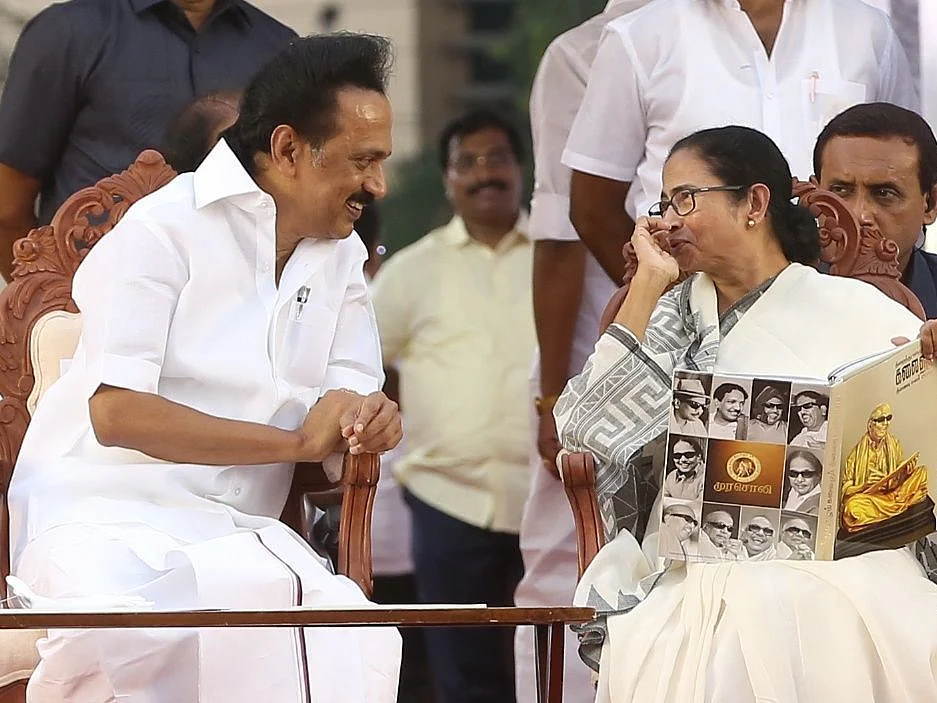 `மேடையில் அனுமதிக்க முடியாது!' - மம்தா விழாவில் நிராகரிக்கப்பட்டாரா கனிமொழி? தி.மு.க. பதில்!