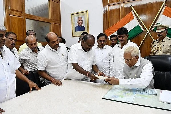 குமாரசாமி ராஜினாமா