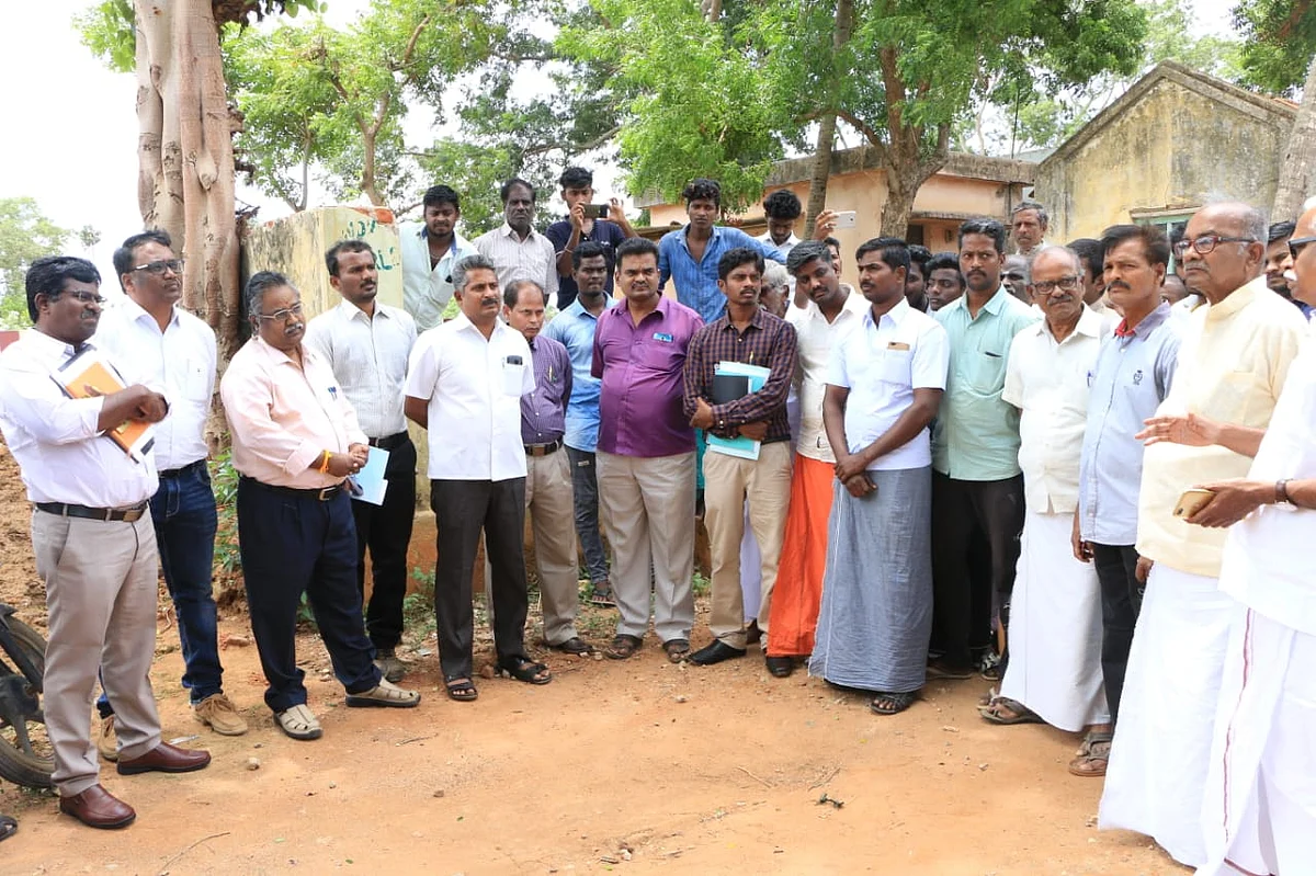 பேச்சு வார்த்தையின் போது