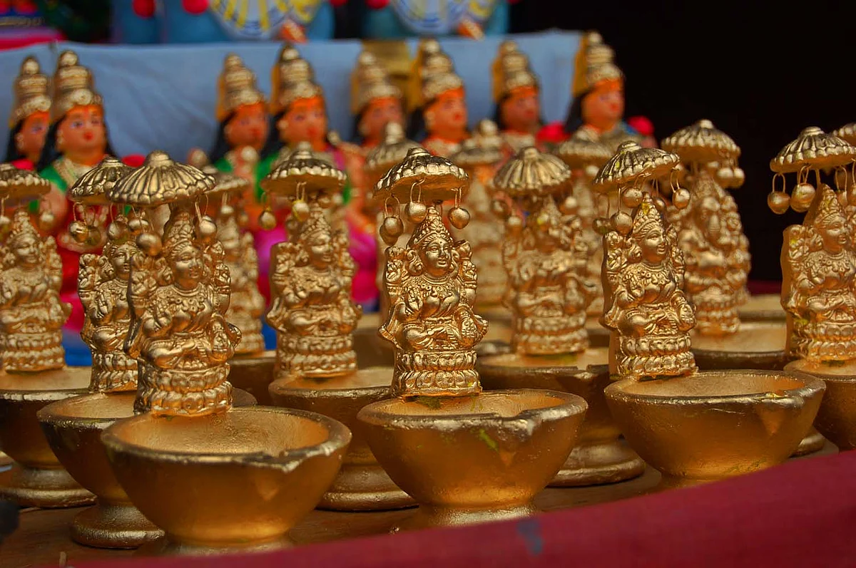 தேவி விளக்கு கொலு பொம்மைகள்