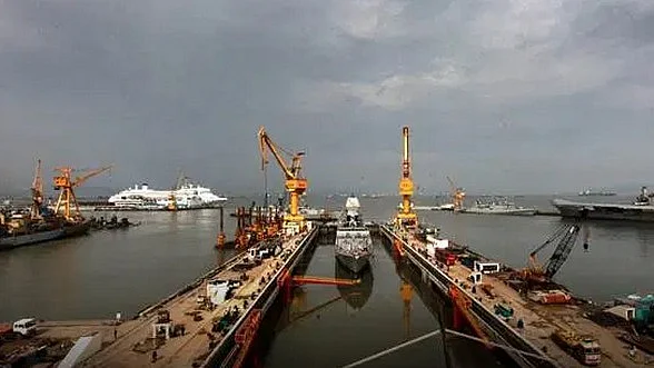 மஜ்கானில் அமைக்கப்பட்டுள்ள ட்ரை டாக்