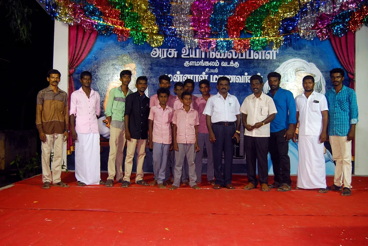 முன்னாள் மாணவர்கள்