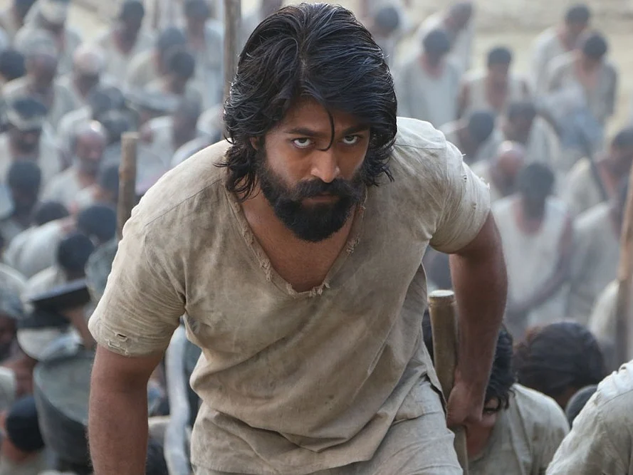 1,200 நடிகர்கள்... லட்சங்களில் சம்பளம்... ஆனால், ஷூட்டிங்குக்குத் தடை! - கே.ஜி.எஃப் 2 அப்டேட்ஸ்