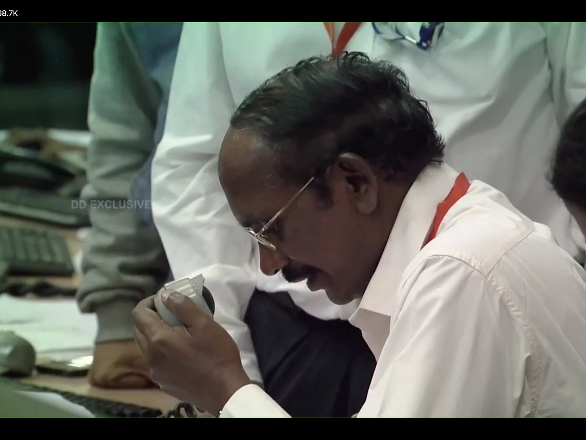 சந்திரயான-2: இறுதி நிமிடங்களில் லேண்டருடனான தொடர்பு அறுந்தது!#LiveUpdates