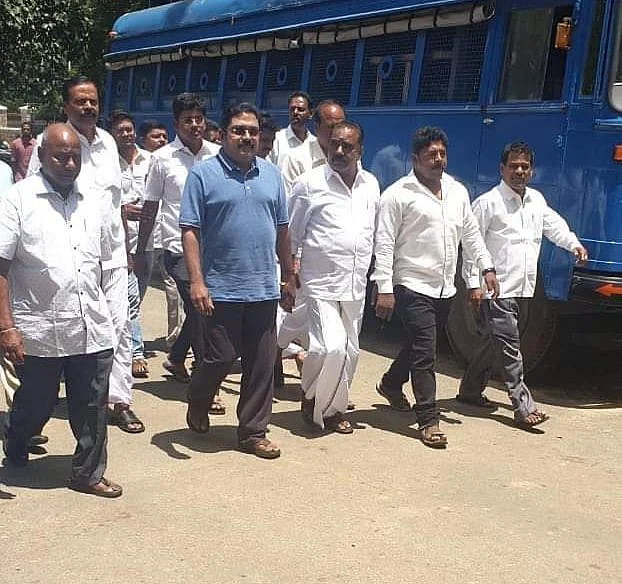 தினகரன்