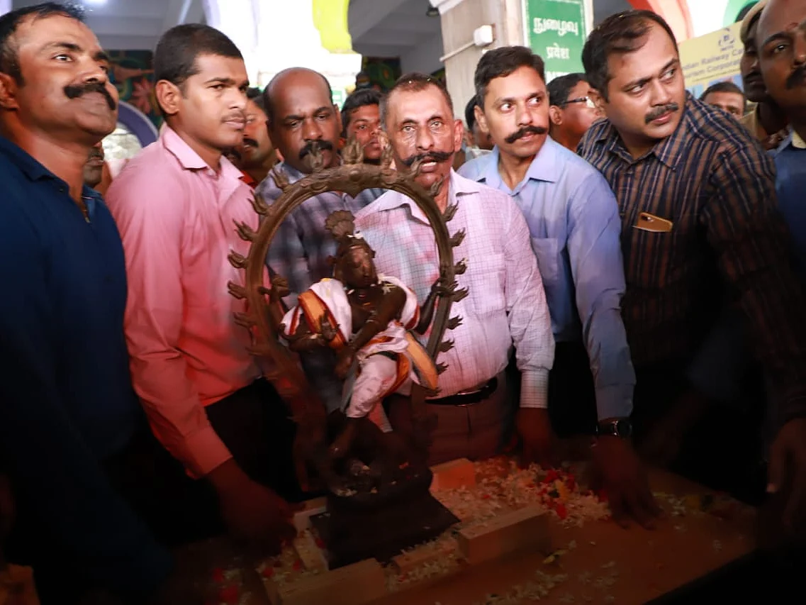 ``பணமில்லாததால் சிலையை ரயிலில் கொண்டு வந்தோம்!'' - பொன்.மாணிக்கவேல்