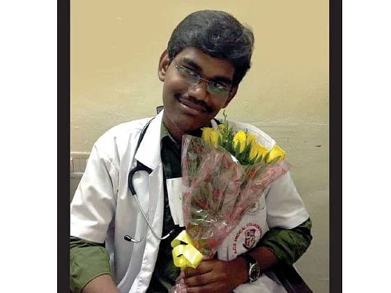 பணிச்சுமையால் தவிக்கும் மருத்துவ மாணவர்கள்!
