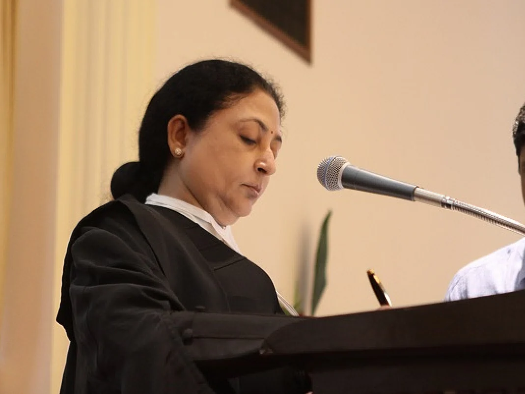 `இது, தண்டனையளிப்பதுபோல இருக்கிறது!' - தலைமை நீதிபதியின் இடமாற்றத்தைக் கண்டிக்கும் வழக்கறிஞர்கள்