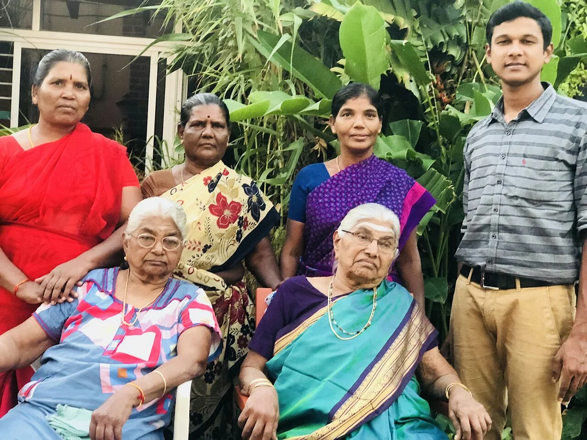 ponmani devi with family