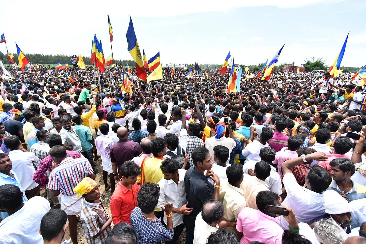 தொண்டர்கள் கூட்டம்