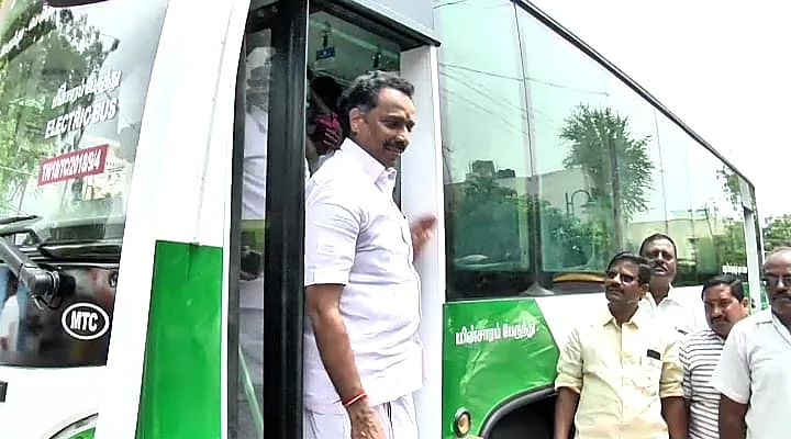 பேருந்துகளை அறிமுகம்செய்த எம்.விஜயபாஸ்கர்