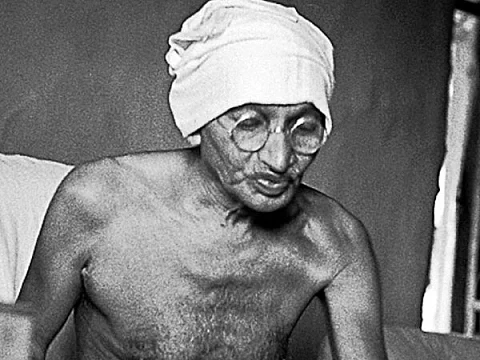 `காந்தியின் மரணம் விபத்தா?'- ஓயாத சர்ச்சையில் ஒடிசா அரசின் கையேடு!