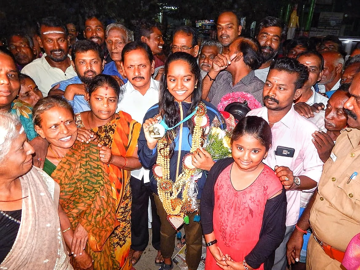 `ஒலிம்பிக்கில் தங்கம் வெல்வேன்!' - `தங்கமங்கை' இளவேனில் நம்பிக்கை