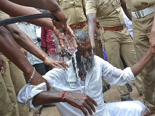 நெல்லை மாவட்ட ஆட்சியர் அலுவலகத்தில்
தொடரும் தற்கொலை முயற்சி!