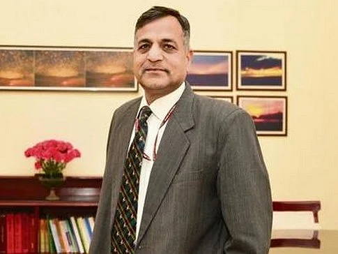 அரசு அதிகாரியான தேர்தல் ஆணையருக்குக் கோடிக்கணக்கில் சொத்து!- மனைவி, சகோதரிக்கு நோட்டீஸ்