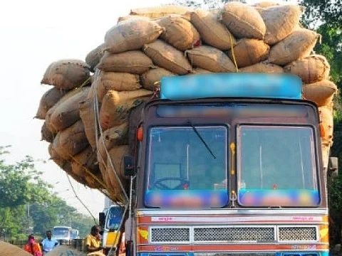 ` 5 காரணங்கள்...ரூ.86,500 அபராதம்..!' - லாரி ஓட்டுநருக்கு அதிர்ச்சி கொடுத்த டிராஃபிக் போலீஸார்
