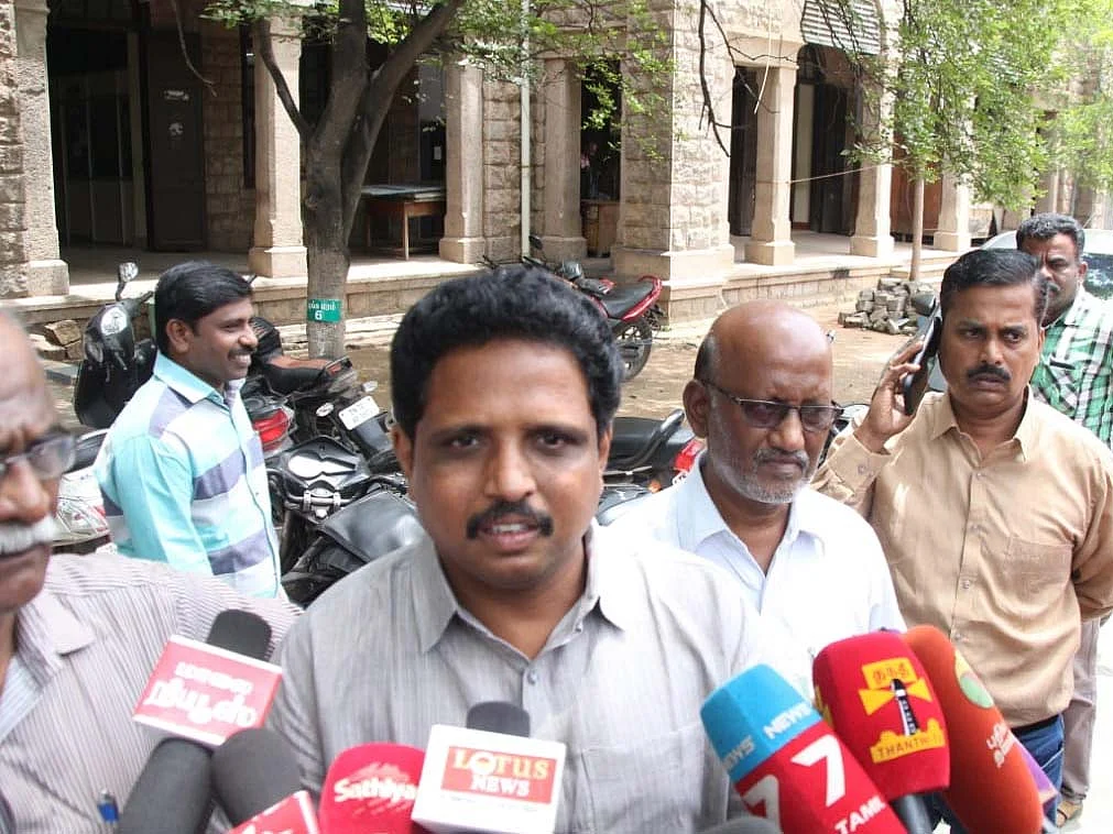 `இந்திய வரலாற்றுக்கே வெளிச்சம் பாய்ச்சும்!’ - கீழடி அகழாய்வு முடிவுகளால் நெகிழும் சு. வெங்கடேசன்