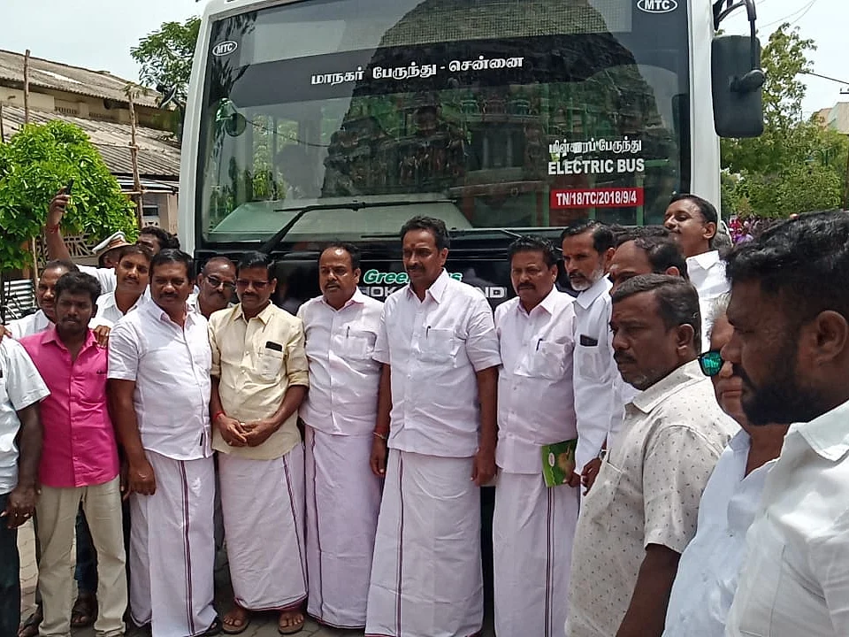 `ஒரு கிலோ மீட்டருக்கு ஒரு ரூபாய் வித் ஏ.சி!' - கரூரில் தொடங்கப்பட்ட பேட்டரி பேருந்து