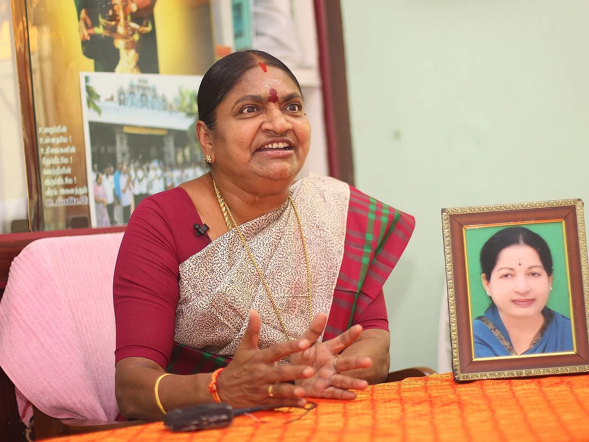 `நடிகர் விஜய் விளம்பரத்துக்காகப் பேசுகிறார்!' - வெடிக்கும் பா.வளர்மதி