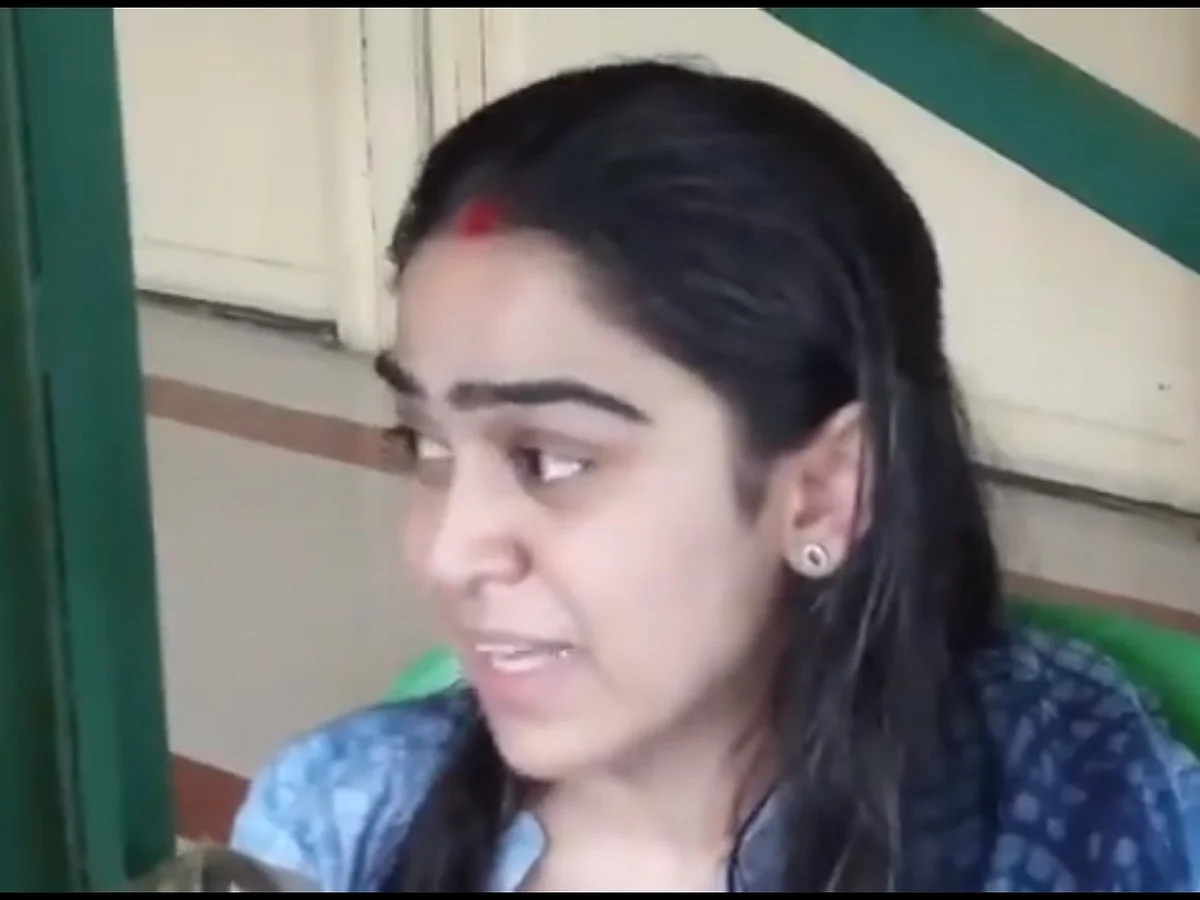 `எனக்கு சாப்பாடு தருவதில்லை; கொடுமைப்படுத்துகிறார்கள்!’- கண்ணீர்வடித்த லாலு பிரசாத் மருமகள்
