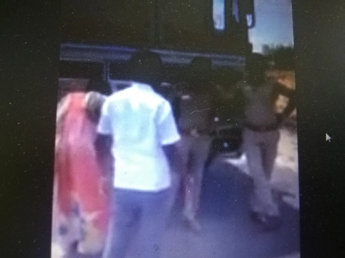 மிரட்டி எழுதி வாங்கும் காவல்துறையினர்