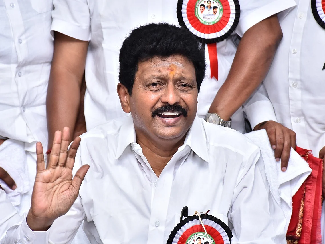 `எனது பேச்சைக் கேட்டிருந்தால் முதல்வராகியிருப்பார்!' - சசிகலா குறித்து திவாகரன்
