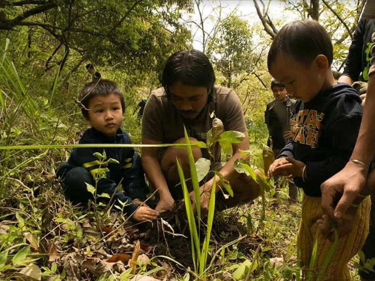 Loiya with Children