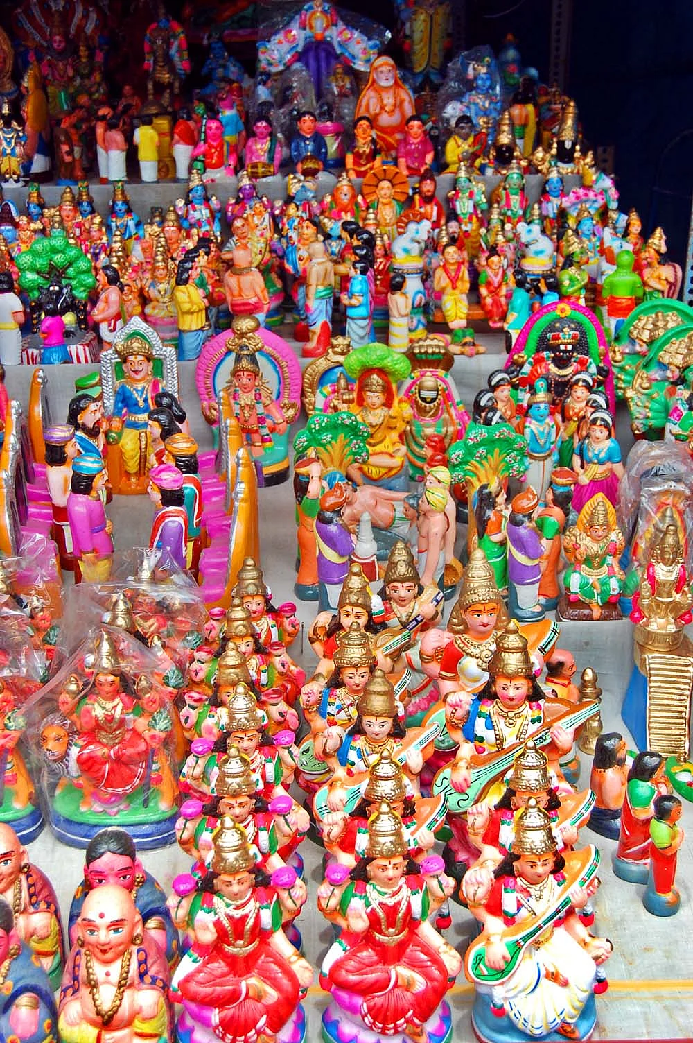 கண்ணை கவரும் கொலு பொம்மைகள்