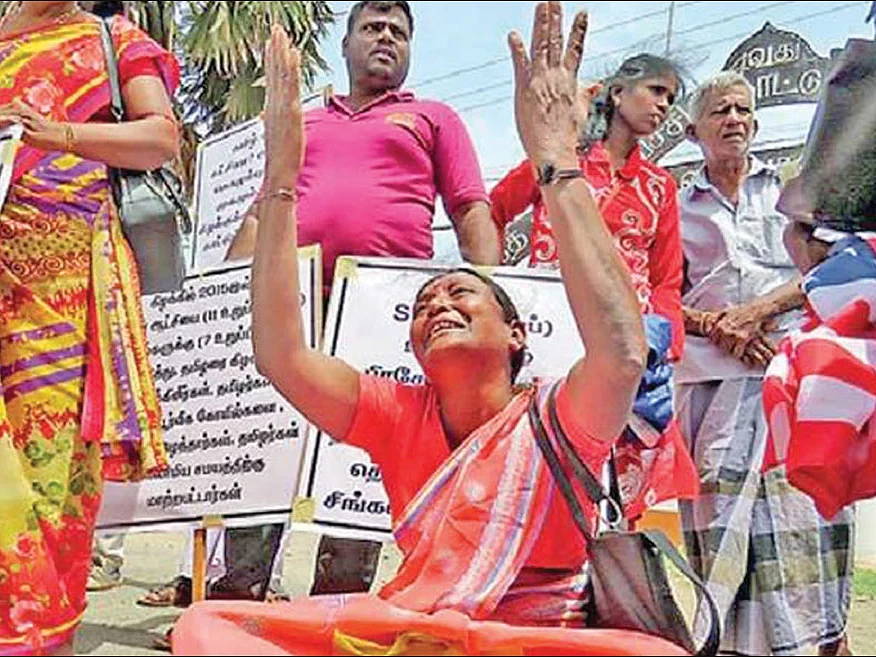 10 ஆண்டுகள்... காணாமல்போன 16,000 பேர்! - இன்னும் முடியாத ஈழத்தின் துயரம்!